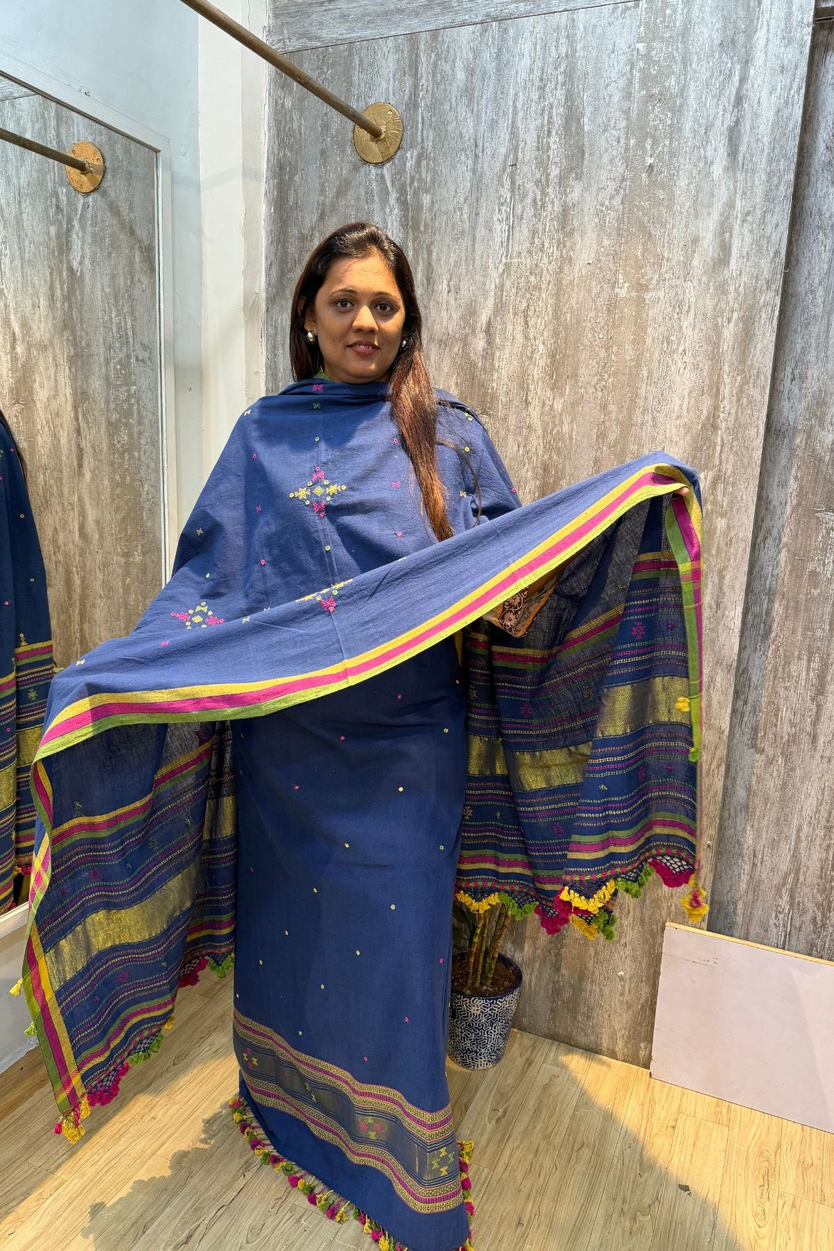 Blue-Knot Work Dupatta Bhujodi Kala Handwoven Cotton Set