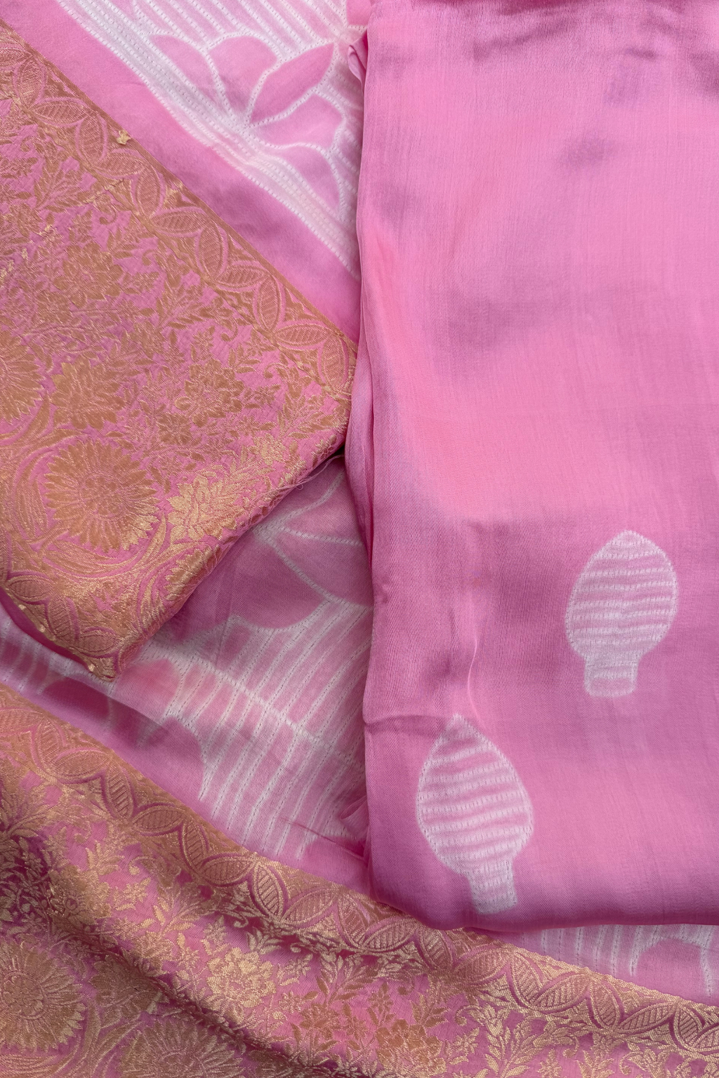 Pure Needle Shibori 3 Pc Suit with Lagadi Patta Border – Baby Pink