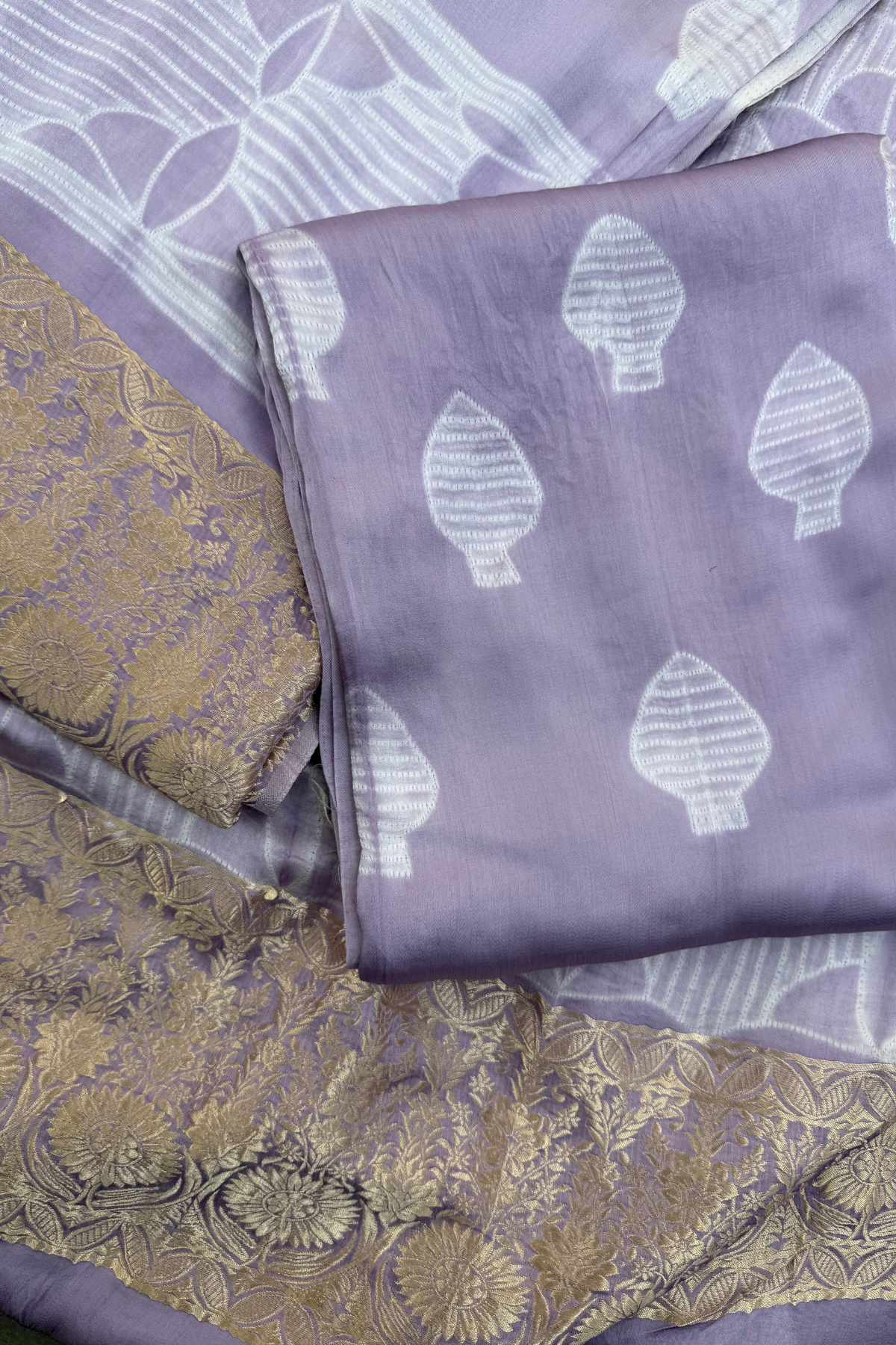 Pure Needle Shibori 3 Pc Suit with Lagadi Patta Border – Light Lilac