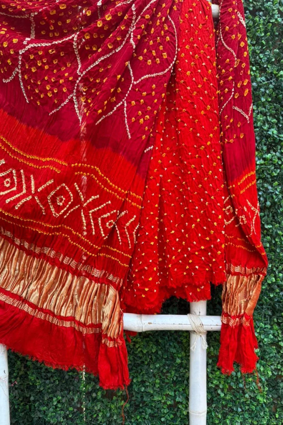 Red & Orange Lagadi patta Bandhej Elegance