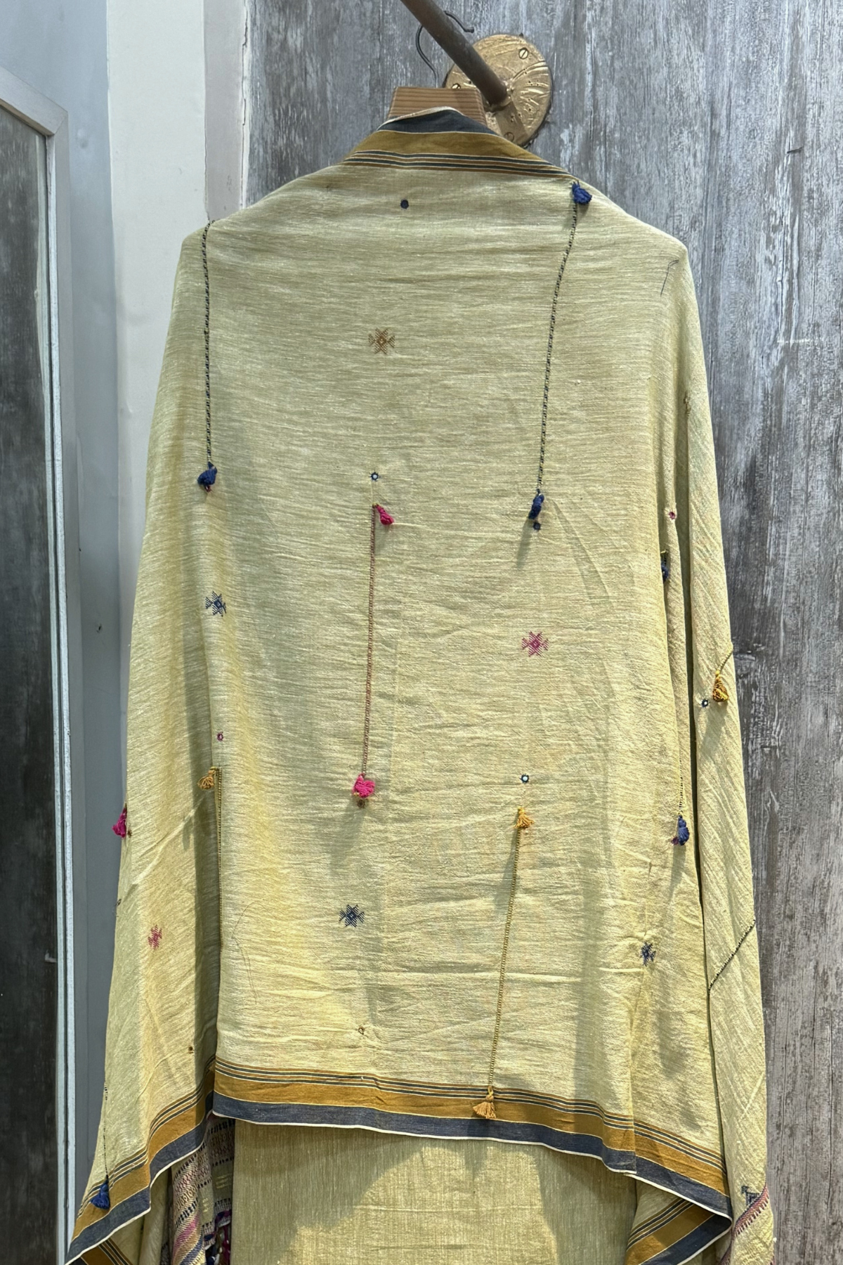 Bhujodi - Light Yellow Pista green Color