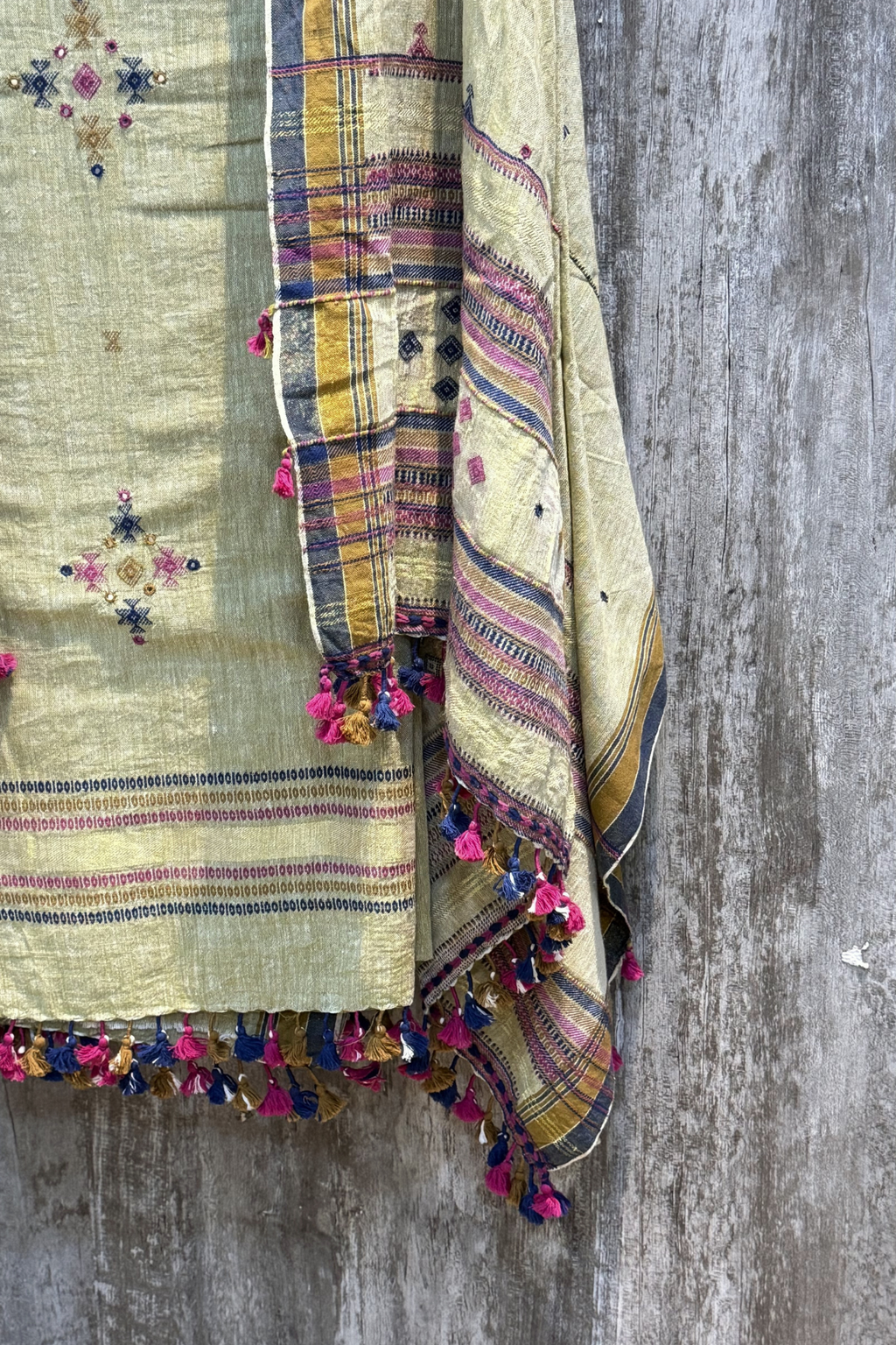 Bhujodi - Light Yellow Pista green Color