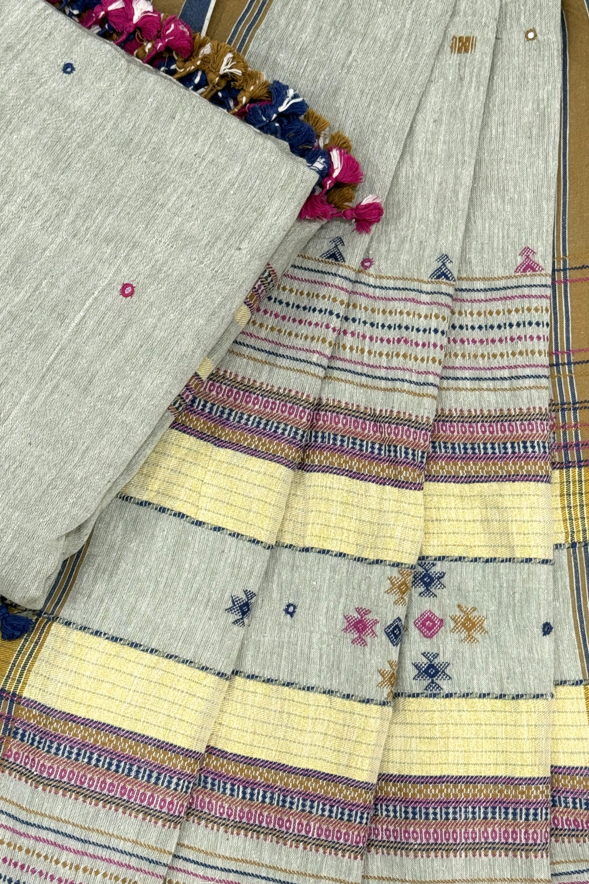 Bhujodi -  Light Grey green Color