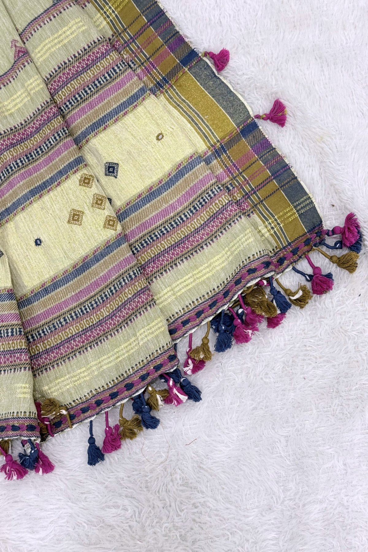 Bhujodi - Light Yellow Pista green Color