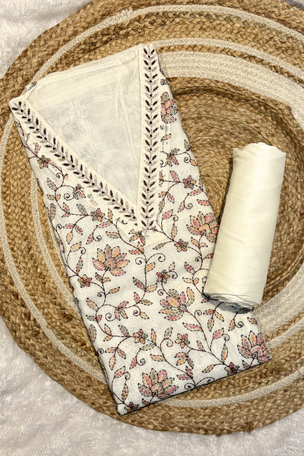 Embroiderd Mul Chanderi 2 pc Suit Suit - Off white