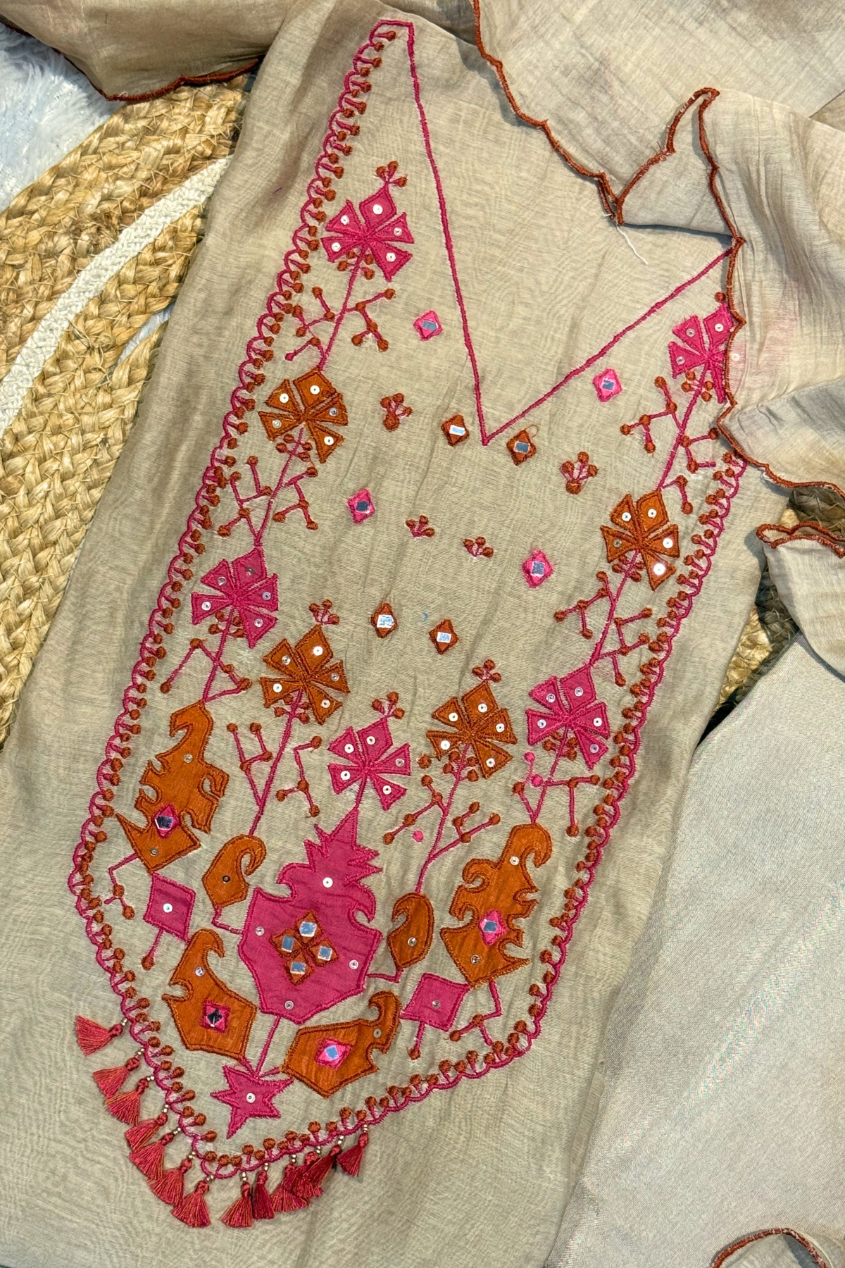 Applique Work Mul Chanderi 3 pc Suit Suit - Beige Color