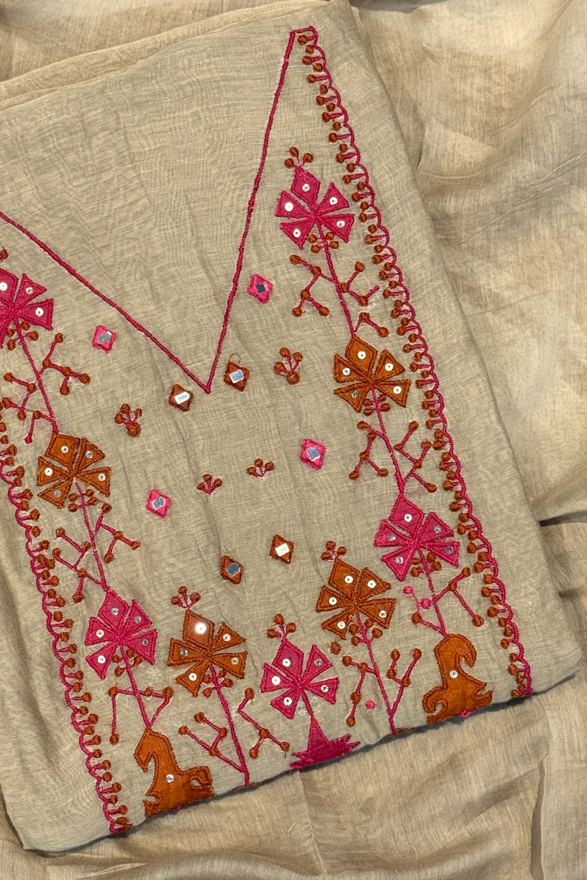 Applique Work Mul Chanderi 3 pc Suit Suit - Beige Color