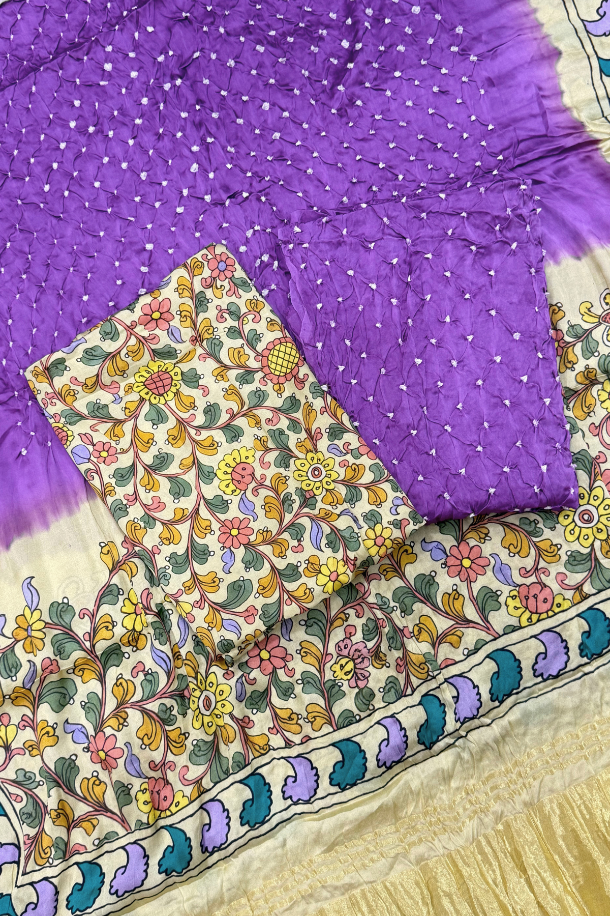Bandhej With Kalamkari Print - 3 pc Unstiched Suit Set - Pastel purple & Cream