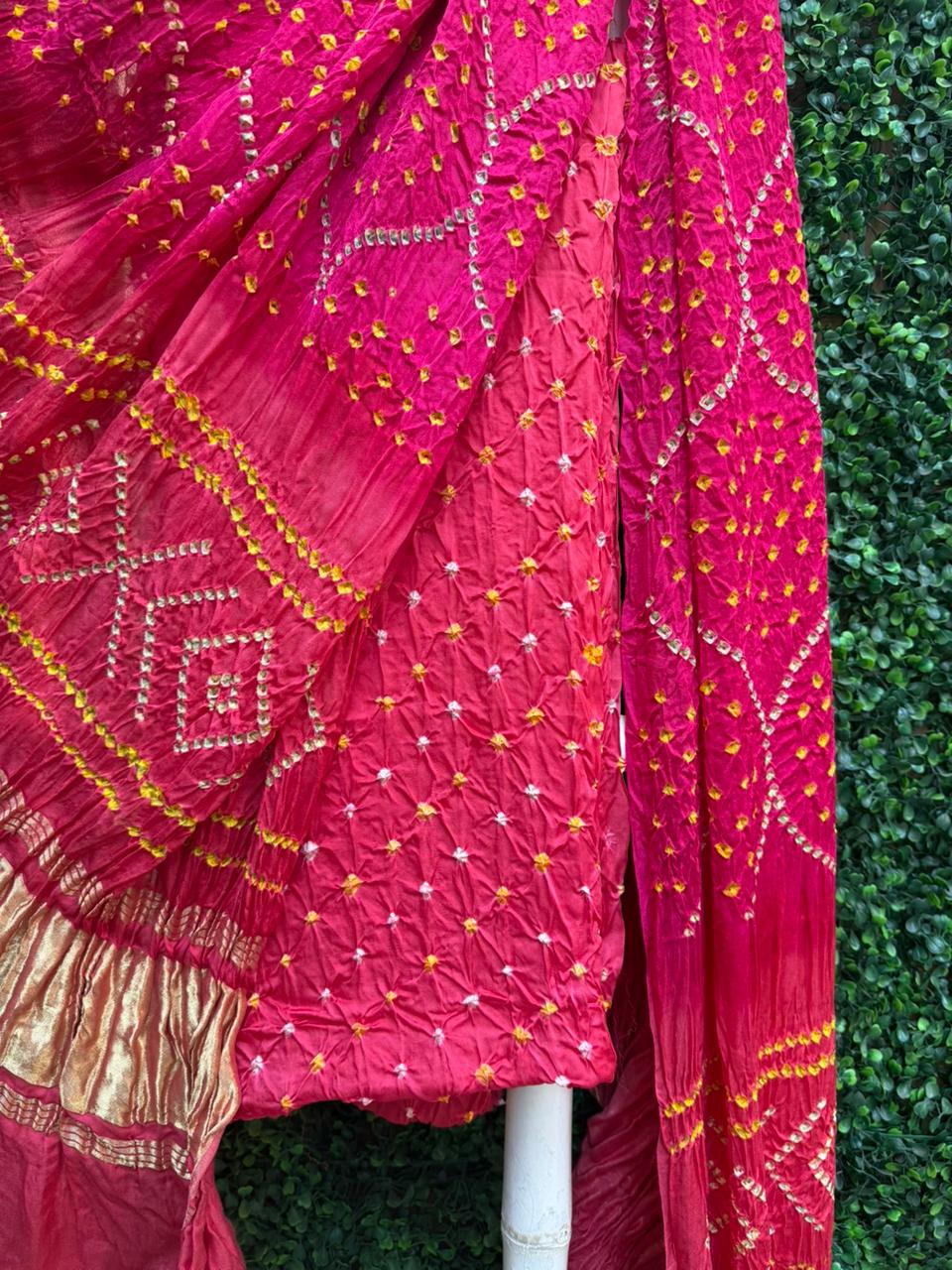 Gajri Pink Bandhej Lagadi Patta Elegance