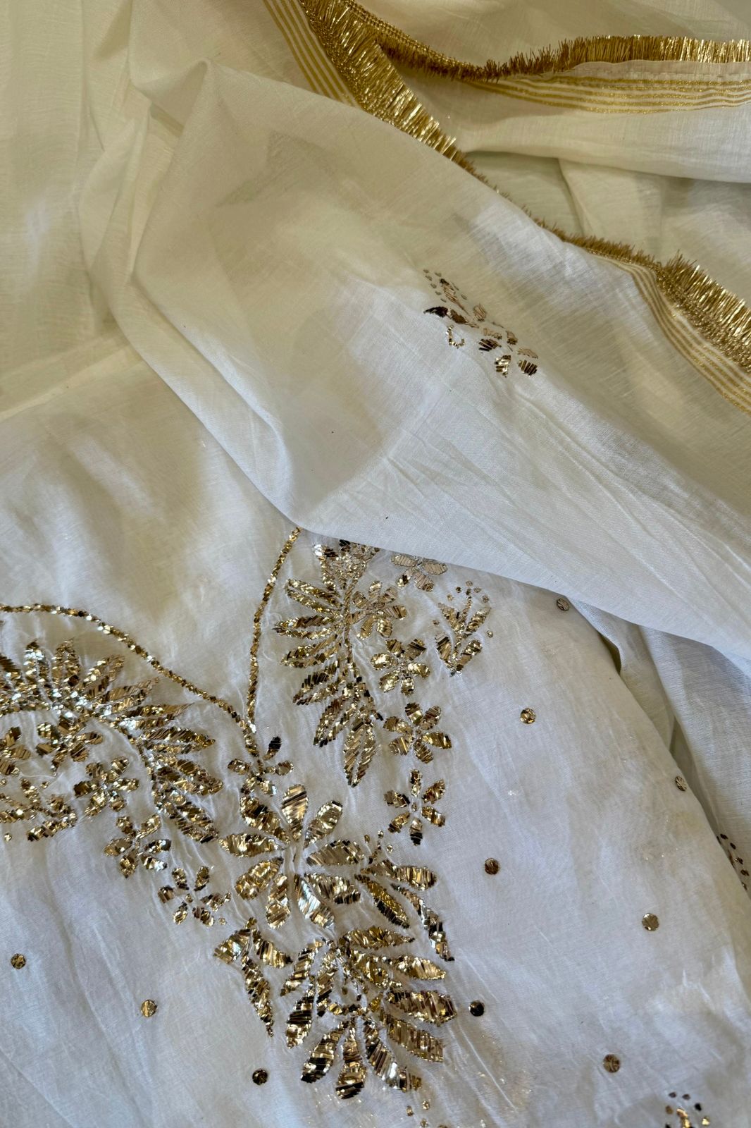 Pure Mul Chanderi Mukesh Kamdani Lucknowi Work 2-Piece Dress Suit – Off White